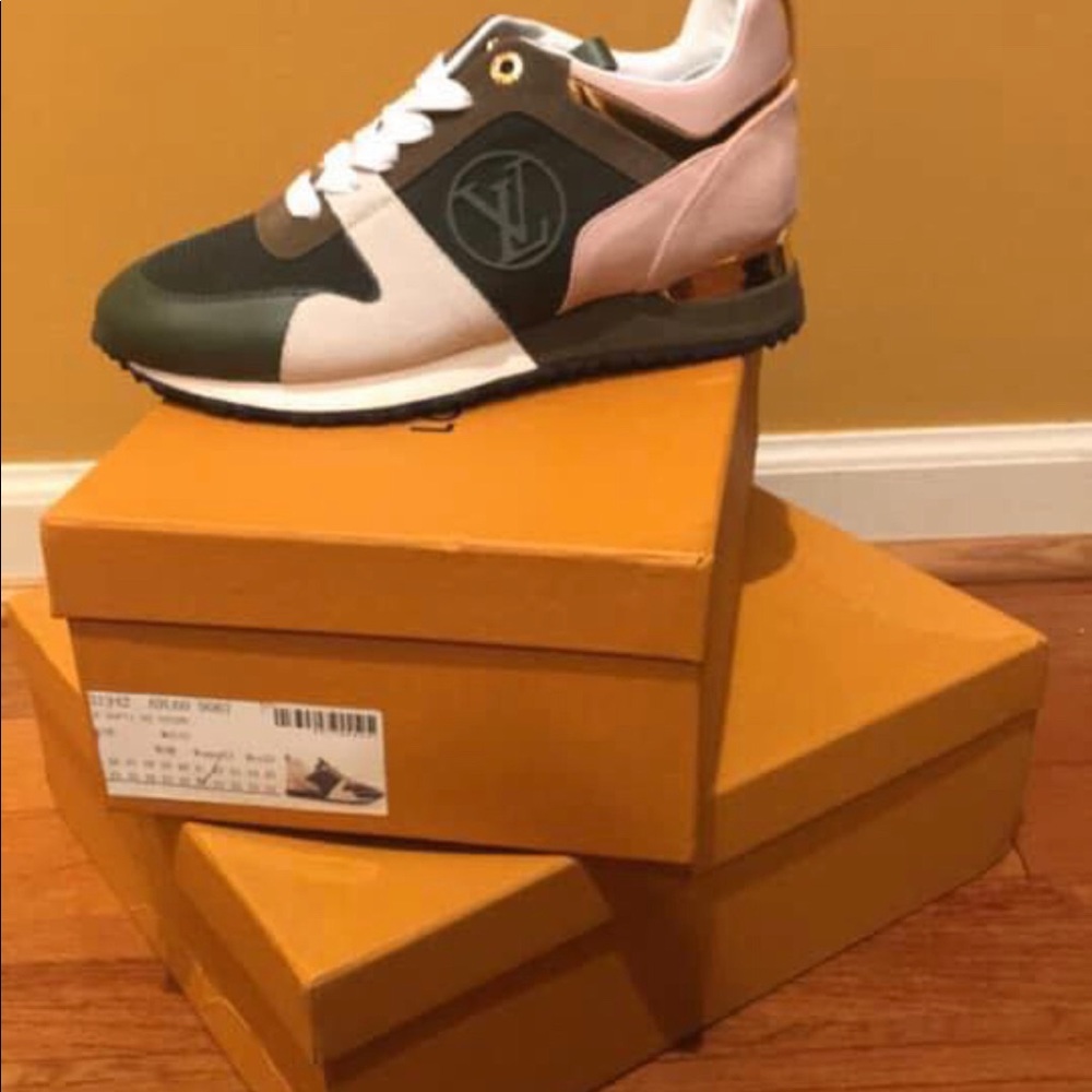 Lv tennis shoes